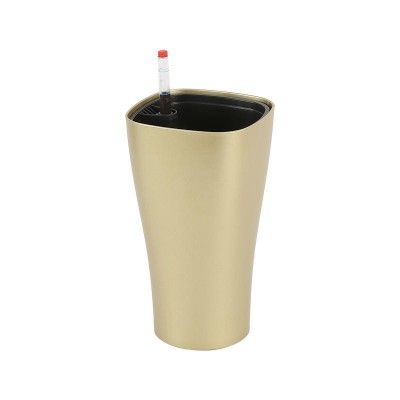 Garden-style self-watering plant pot with water reservoir