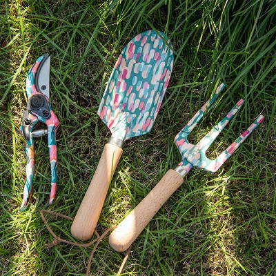 Cute wooden-handled aluminum alloy garden hand rake