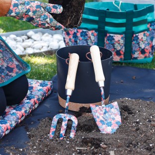 High-quality garden digging tool set with wooden handles