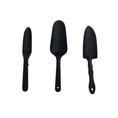 Multifunctional gardening tool set