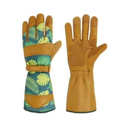 High-quality textured sheepskin gardening gloves