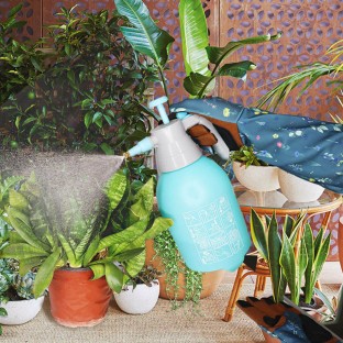 Comfortable long-sleeved gardening gloves